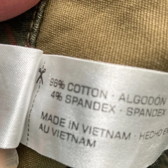 Supplies Camouflage Cargo Shorts - Picture 4 of 10